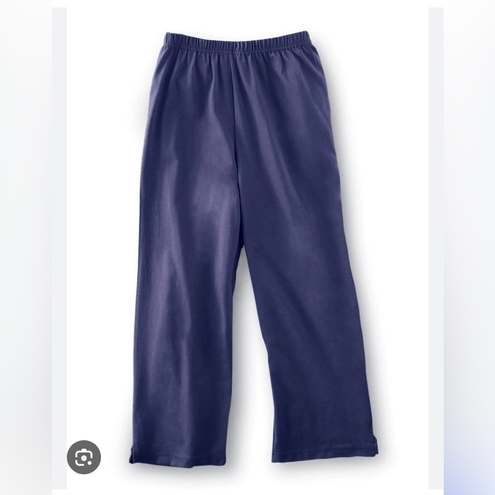 Women’s Navy Capri Pants